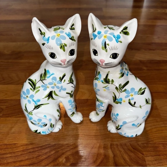 Lefton Other - VINTAGE LEFTON'S FIGURINES WHITE KITTENS CATS WITH VINING BLUE FLORALS PLZ READ